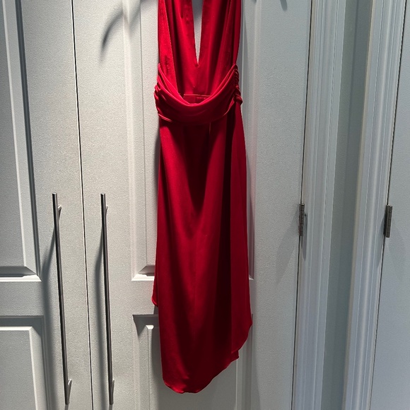 Laundry by Shelli Segal Deep V-Neck, Open Back, High-Low Hem Red Dress - Picture 3 of 5
